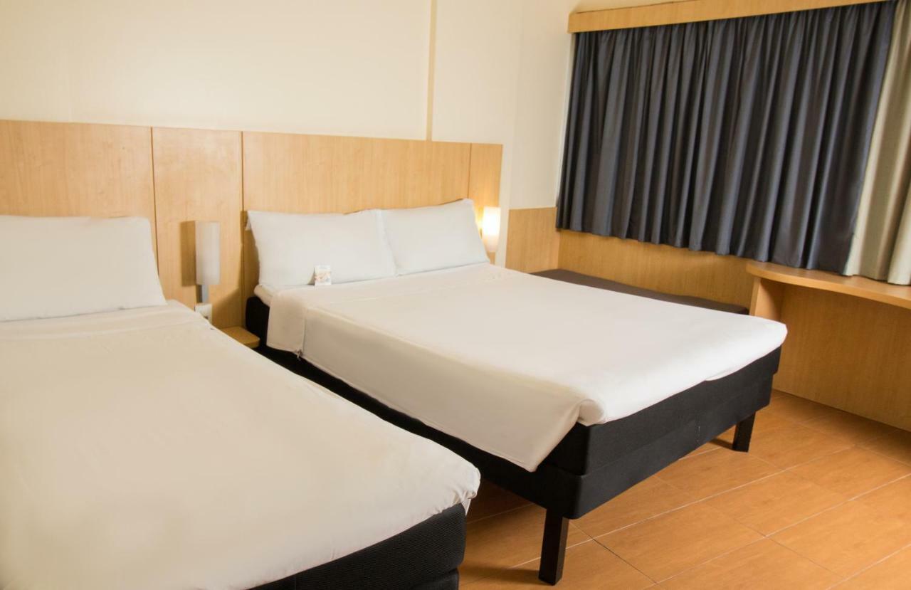 Quarto Duplo Standard com Cama Individual