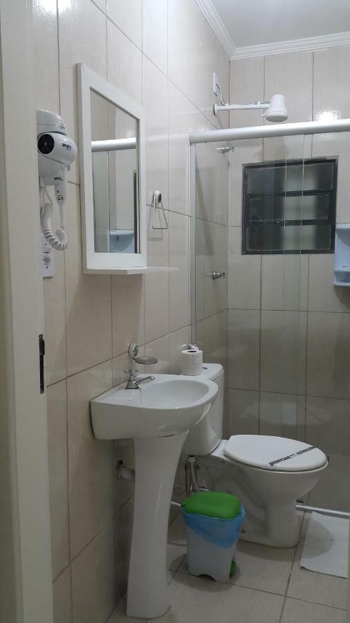 Quarto com 2 Camas de Solteiro