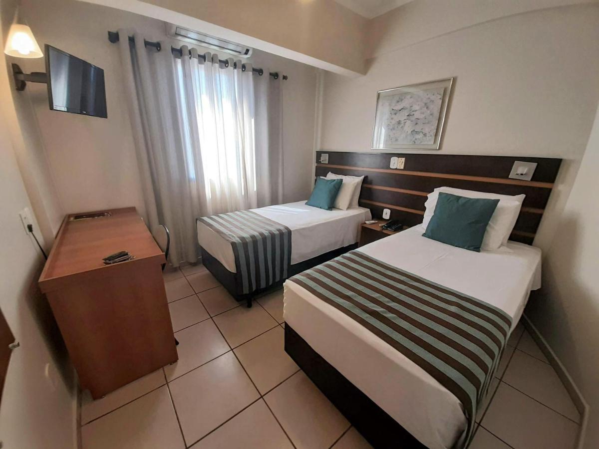 Quarto Twin Standard