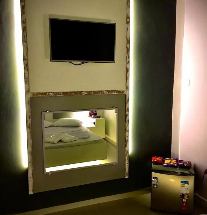 Notting Hill Motel-1