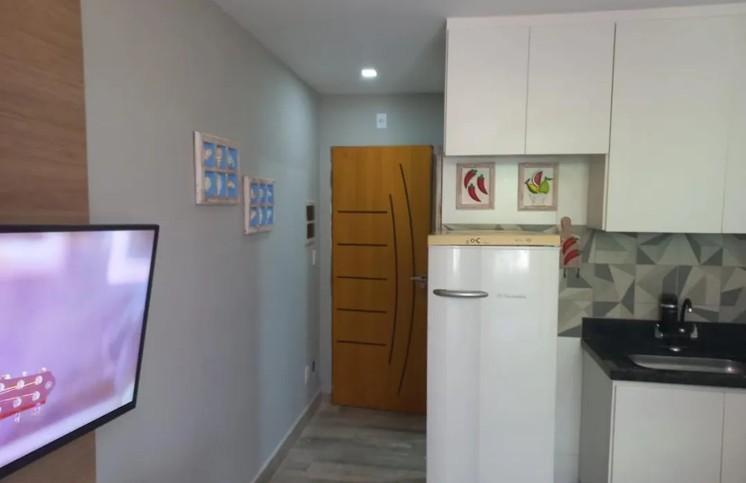 Flat Beverly Hills 101B-1