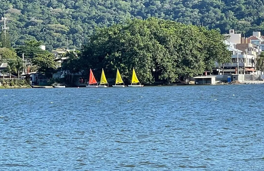 Lakehouse 24Hs Hostel Lagoa Conceicao-1