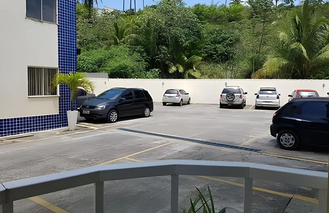 Quarto e Sala - 200 M. Praia dos Milionários-1