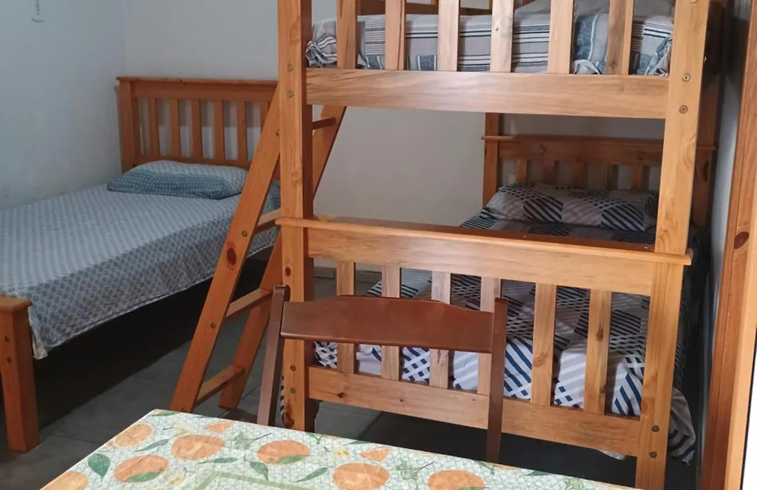 Pousada ideal -casa 3 nos fundos-1