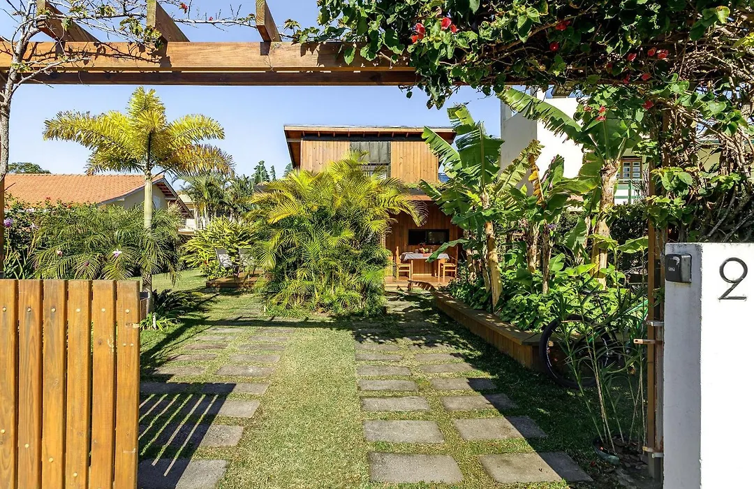 EcoHouse intimista e jardim tropical à 200m praia-1