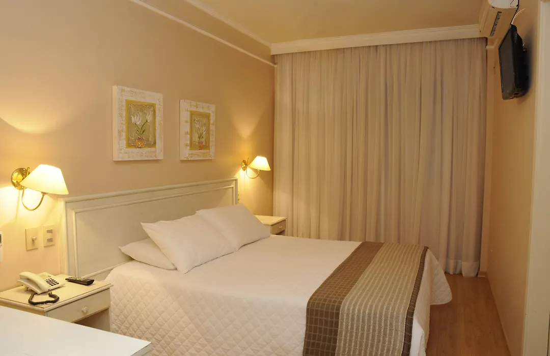 Hotel Shelton-1