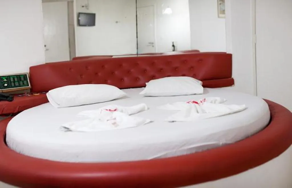 Eros Motel-1
