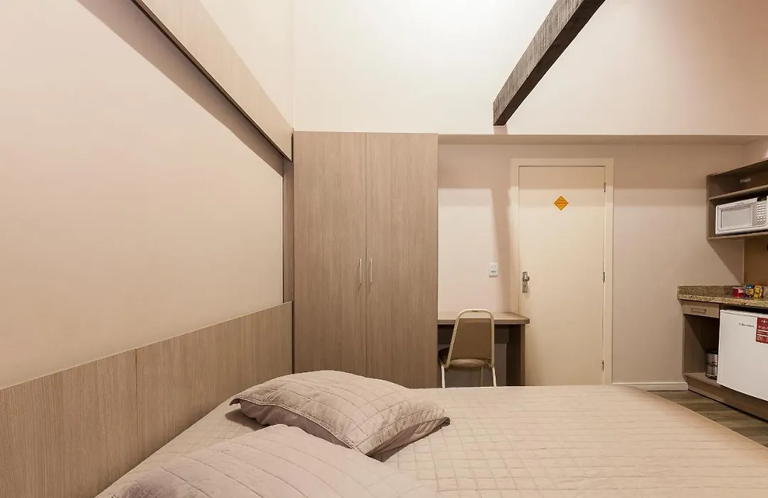 Hotel Goncalves- Proximo A Santa Casa De Porto Alegre-1