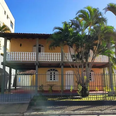 Casa 5 quartos, ampla, a 100 metros da praia. Amigos e família são bem vindos a essa casa. Venha viver momentos inesquecíveis aqui.-2