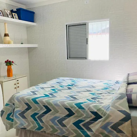 Casa Moderna e Aconchegante com Piscina Aquecida e Lareira a Apenas 50 mts da Praia-2