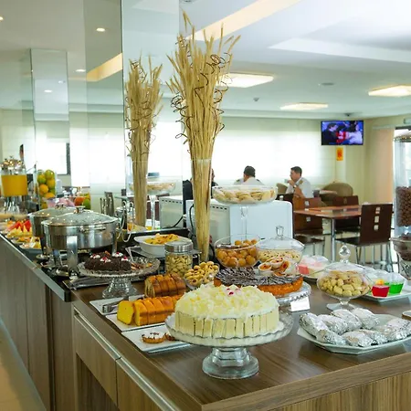 Golden Plaza Hotel By Easy Class-2