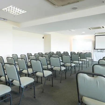 Golden Tulip Macae-3