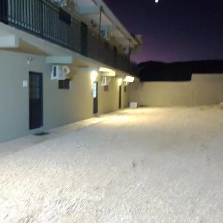 LOCANDA DA SERRA - Aptos Mobiliados e Suítes por Temporada-3