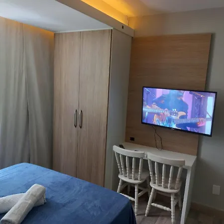 Flat Beverly Hills 101B-2
