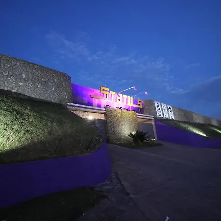 Status Motel-2