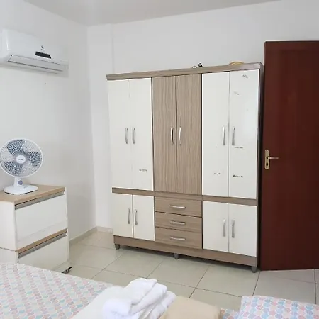 Quarto e Sala - 200 M. Praia dos Milionários-2