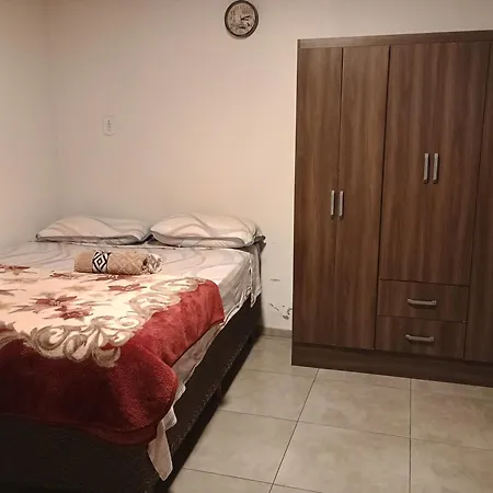 Pousada ideal -casa 3 nos fundos-2