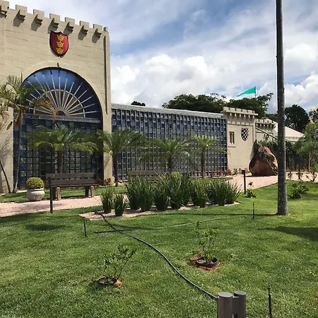 Pousada Camelot Inn-3