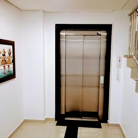 Golden Hotel - O Mais Central - Pet Friendly-3