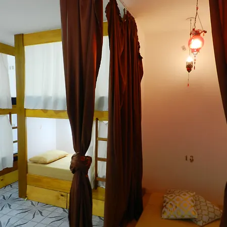 Hostel Utopia-2