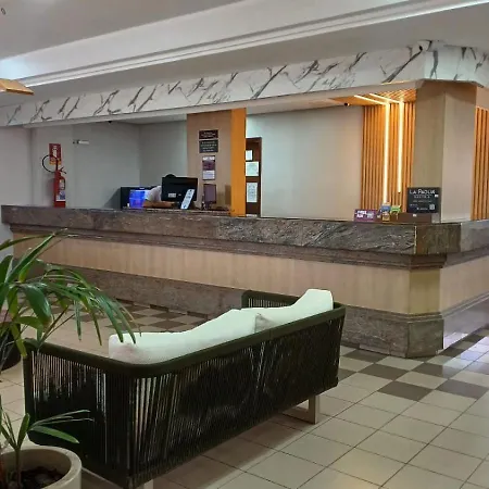 Victoria Plaza Hotel-3