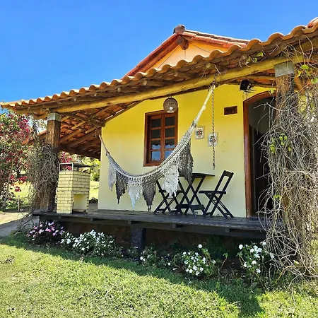 Chalés Vila Carrancas - Ao lado do centro com piscina, cozinha completa e muita tranquilidade-2