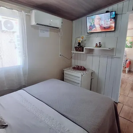 KITNET k1 em TORRES-RS - Na mais bela praia Gaúcha - 2 quartos - Frigobar - micro-ondas - banheiro - ar condicionado split - TV smart 32' - Wi-Fi - Anfitriã Superhost no BnB-2