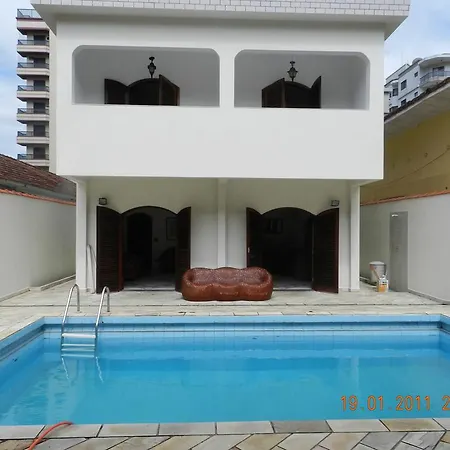 Praia Canto Do Forte Guest House-2