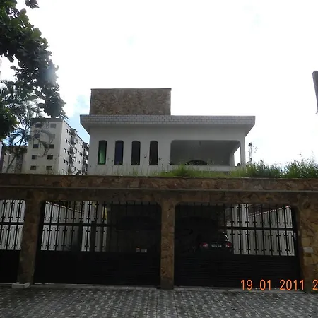 Praia Canto Do Forte Guest House-3