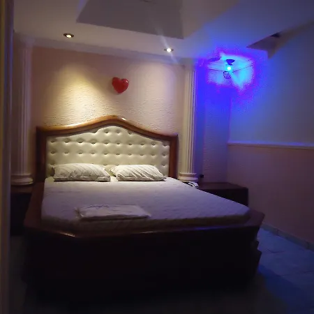 Ping Pong Hotel-2