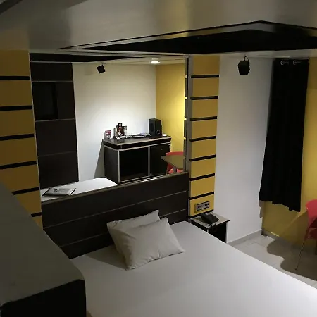 Luna Motel (Adults Only)-3