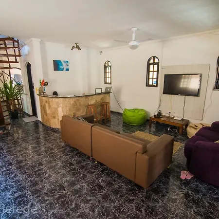 Kionda Surf Hostel-2