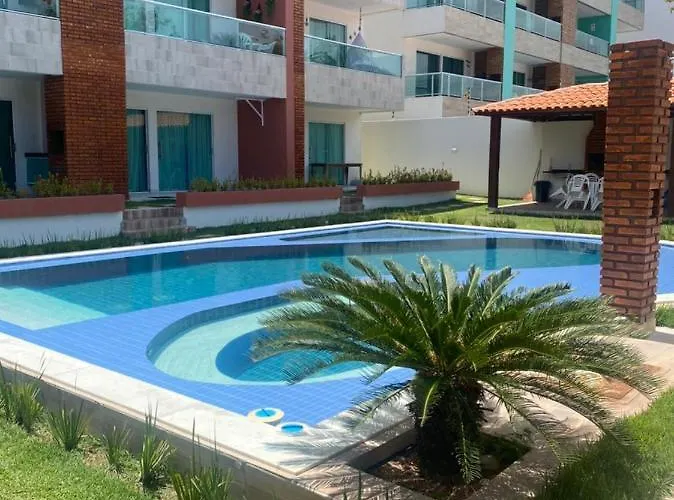 Flat - 3 Suítes - 10 Pessoas - Piscina - 50m da praia