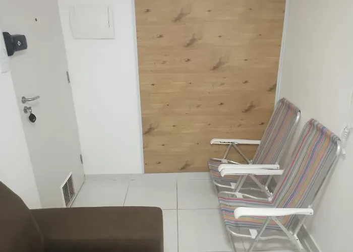 Kitnet à beira-mar a 50m após o MAG Shopping