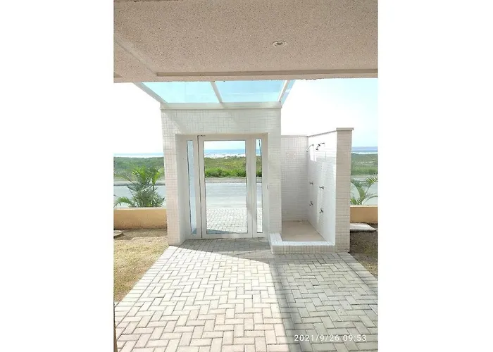 VIP Studio Beira Mar prédio com terraço em Matinhos