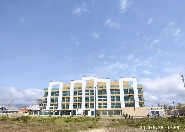 VIP Studio Beira Mar prédio com terraço em Matinhos, Brasil