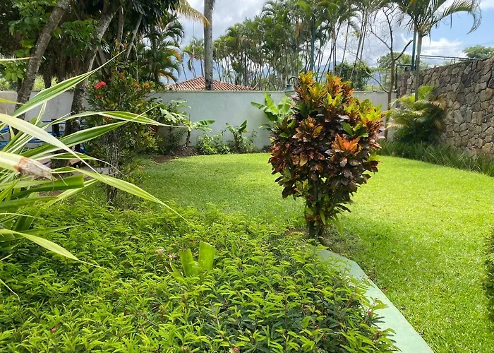 Casa Em Condomínio Com Piscina - Residencial 50 M Da
