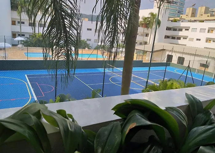Guarujá Enseada - Apto 100 Metros da Praia e ao lado do Shopping