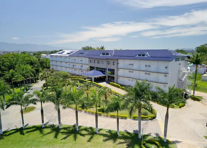 Colonial Plaza Hotel Pindamonhangaba