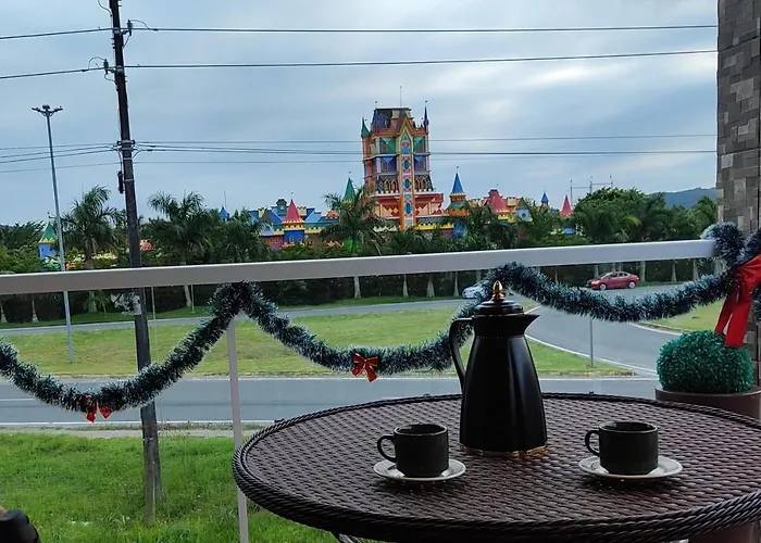 Pousada Queiroz Em Frente Ao Parque Beto Carrero