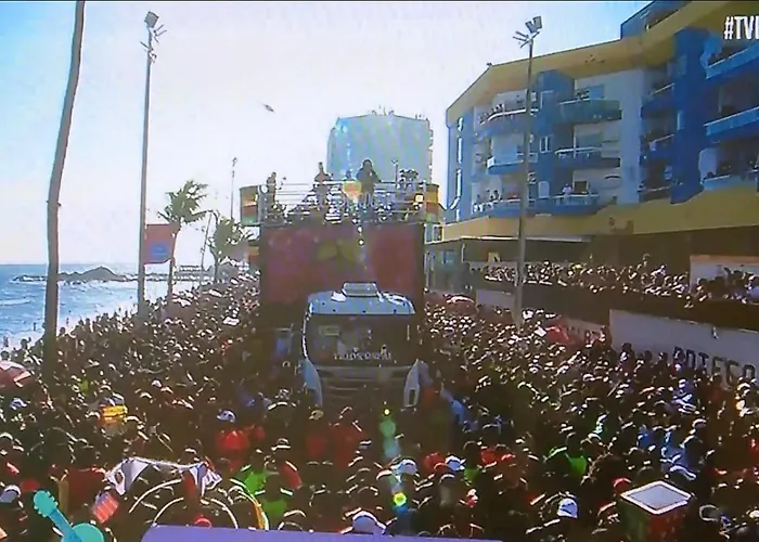 FLAT O POINT do CARNAVAL do FAROL da BARRA