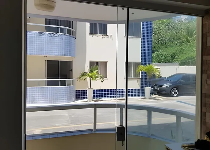 Quarto e Sala - 200 M. Praia dos Milionários
