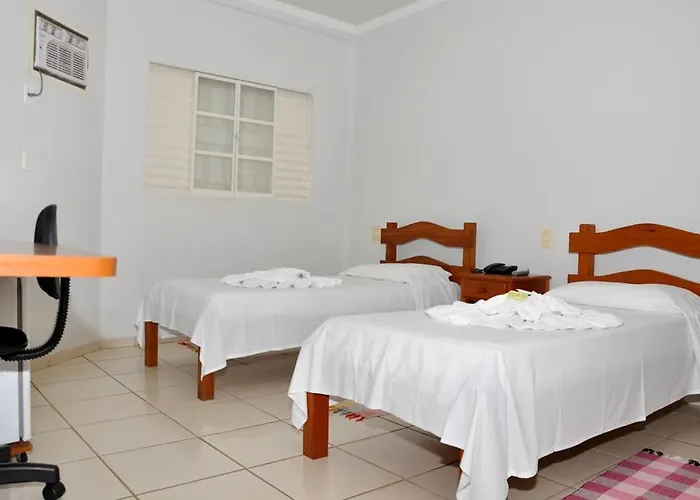 Carolina 2 - Próximo A Universidade De Uberaba Uniube - Ao Aeroporto Fórum De Uberaba - Hospital Mario Palmeirio Ao Hospital São Marcos E Hospital Regional