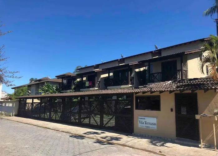 Casa em Condomínio com Piscina Privativa