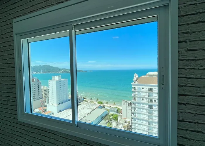 COBERTURA com belíssima vista para o mar e jacuzzi