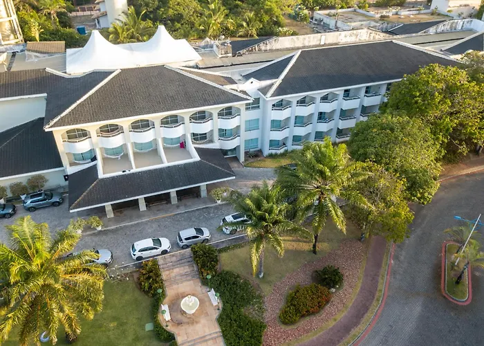 Bahia Plaza Hotel - Praia de Busca Vida - 8Km Aeroporto Salvador, Brasil