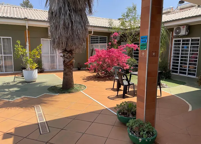 Biomas Hotel - suites econômicas e espaço arejado