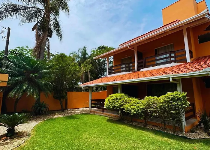 Pousada Bernúncia - Com café da Manhã, próximo a Praia Grande
