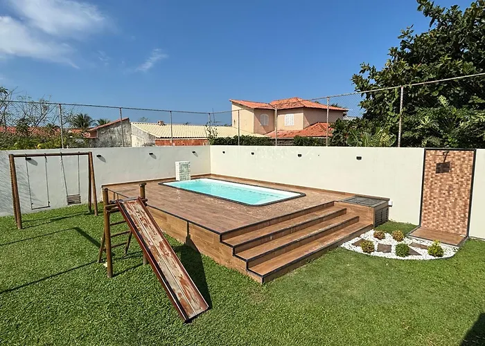 Casa bem espaçosa com piscina, campo de futebol e área gourmet a um quarteirão da lagoa de Praia Seca Araruama, Brasil