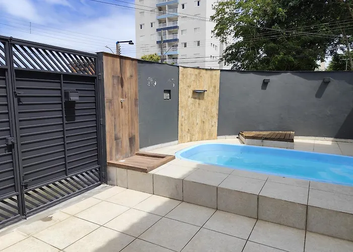 Sunny apartamentos de 1 e 2 dormitórios na Martin de Sá próximo a praia Caraguatatuba, Brasil